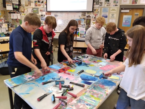 Kids Estherville Middle School workshop with Winters