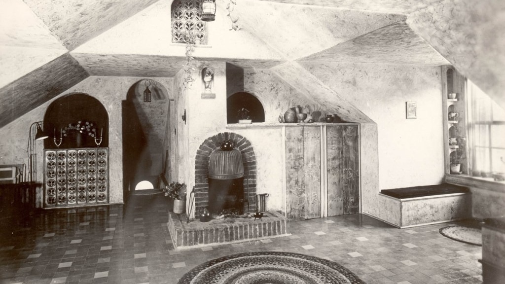 Turner Alley Studio 1925 photo by John Barry